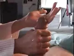 彼は美しさを剥がし、その後、すべての割れ ...