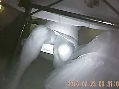 精神的に病気の人々は、看護師との部屋で乱 ...