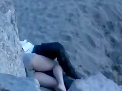 男はカバーの中にバイブレーターを入れて、 ...