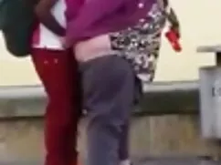 彼女はお尻の滑らかな座っているLです。  ...