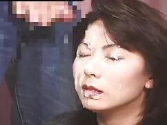 古いできそこない攻撃によってa若い娘オン ...