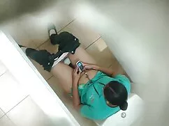 お金のタップで黒人男性によってCucko ...