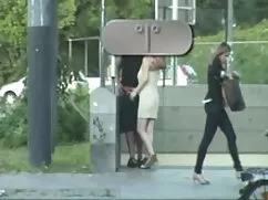 ロシアの女の子スキニーの屋根の家 アダル ...