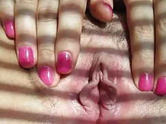 ダイニングルームで行うことができます 女 ...